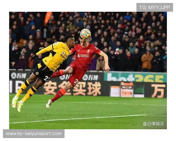 球队在欧冠中借助主场球迷优势夺下重要三分，欧冠球迷冲进球场